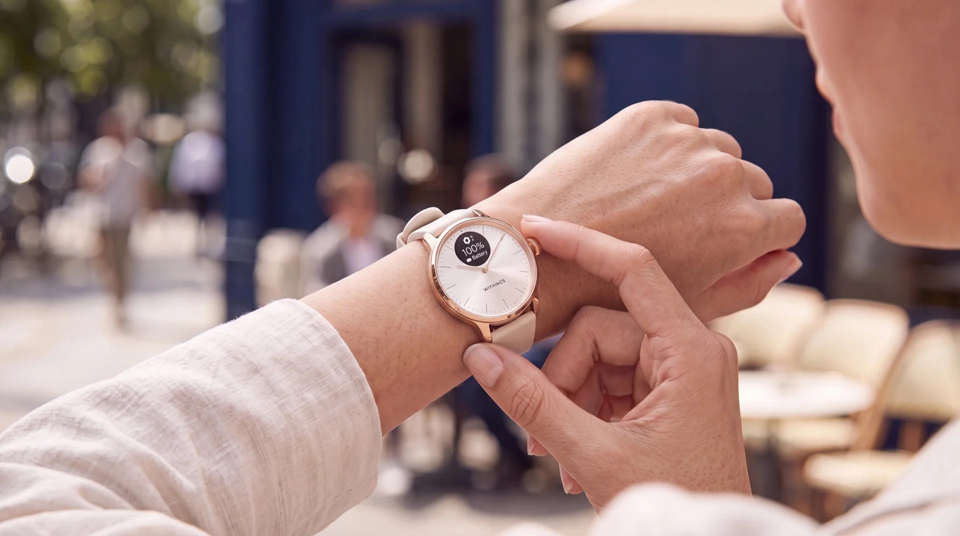 Montre connectée Withings portée au poignet pendant le suivi d'activité